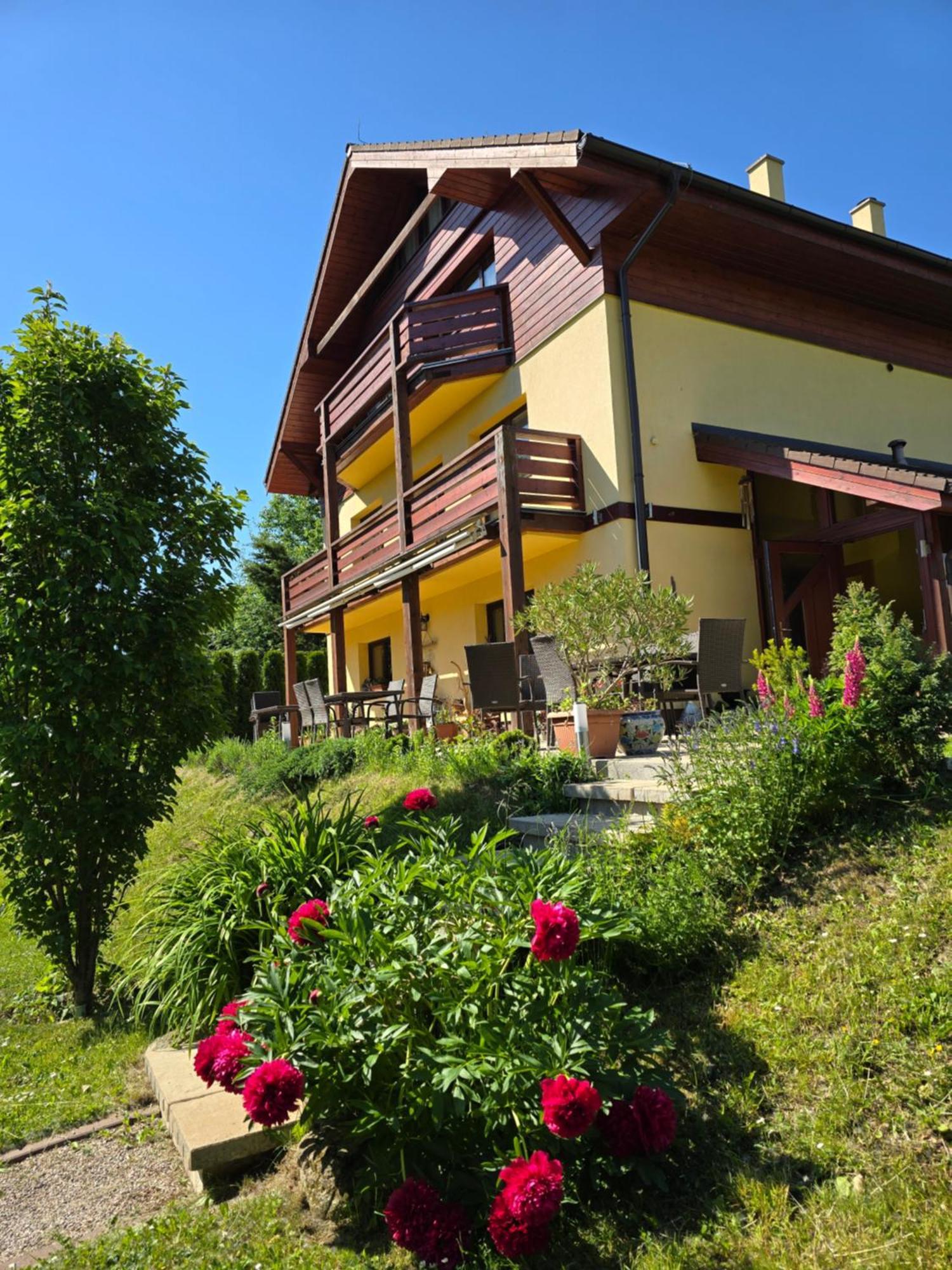 Villa Gold Nova Lesna Exterior photo