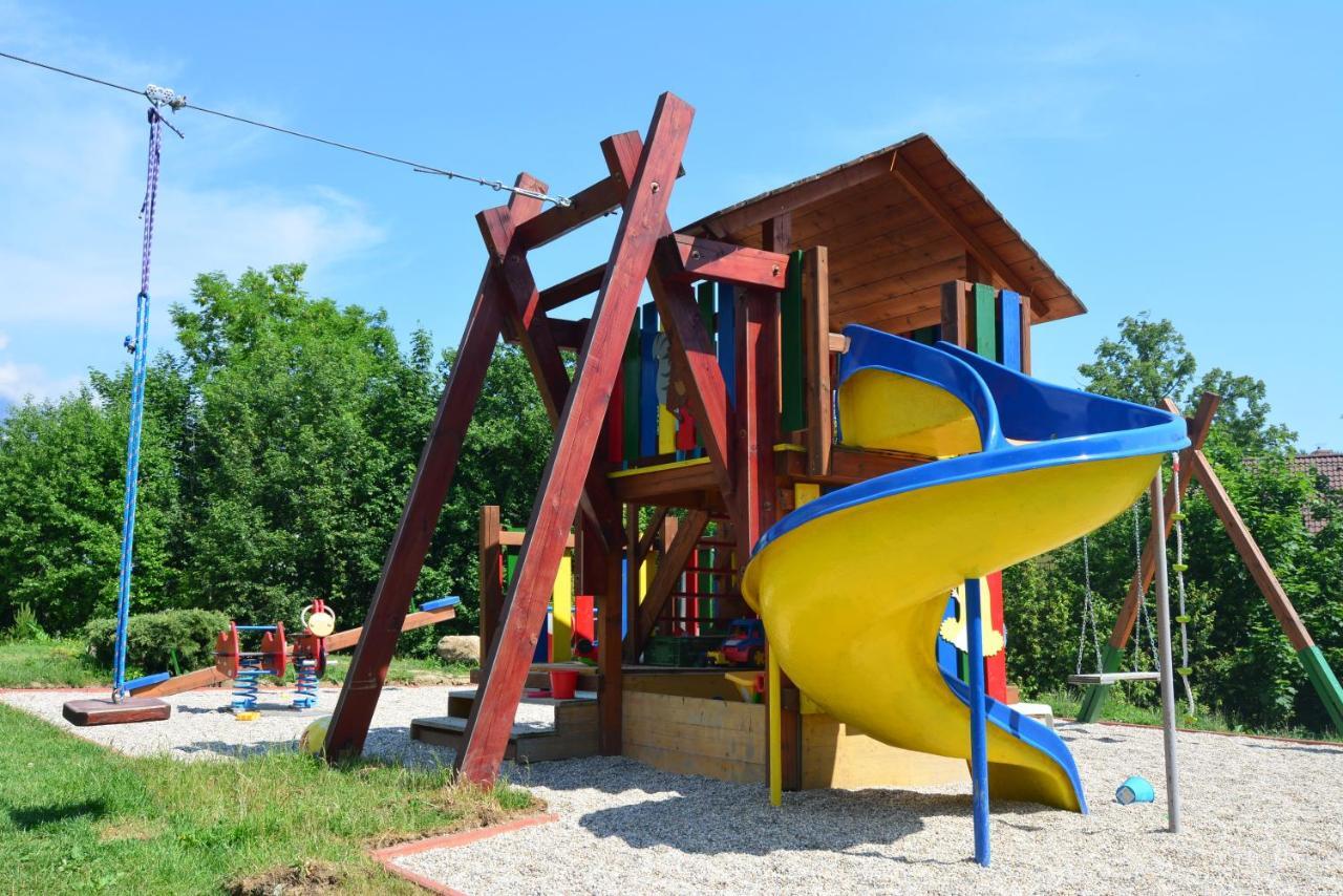 Villa Gold Nova Lesna Exterior photo