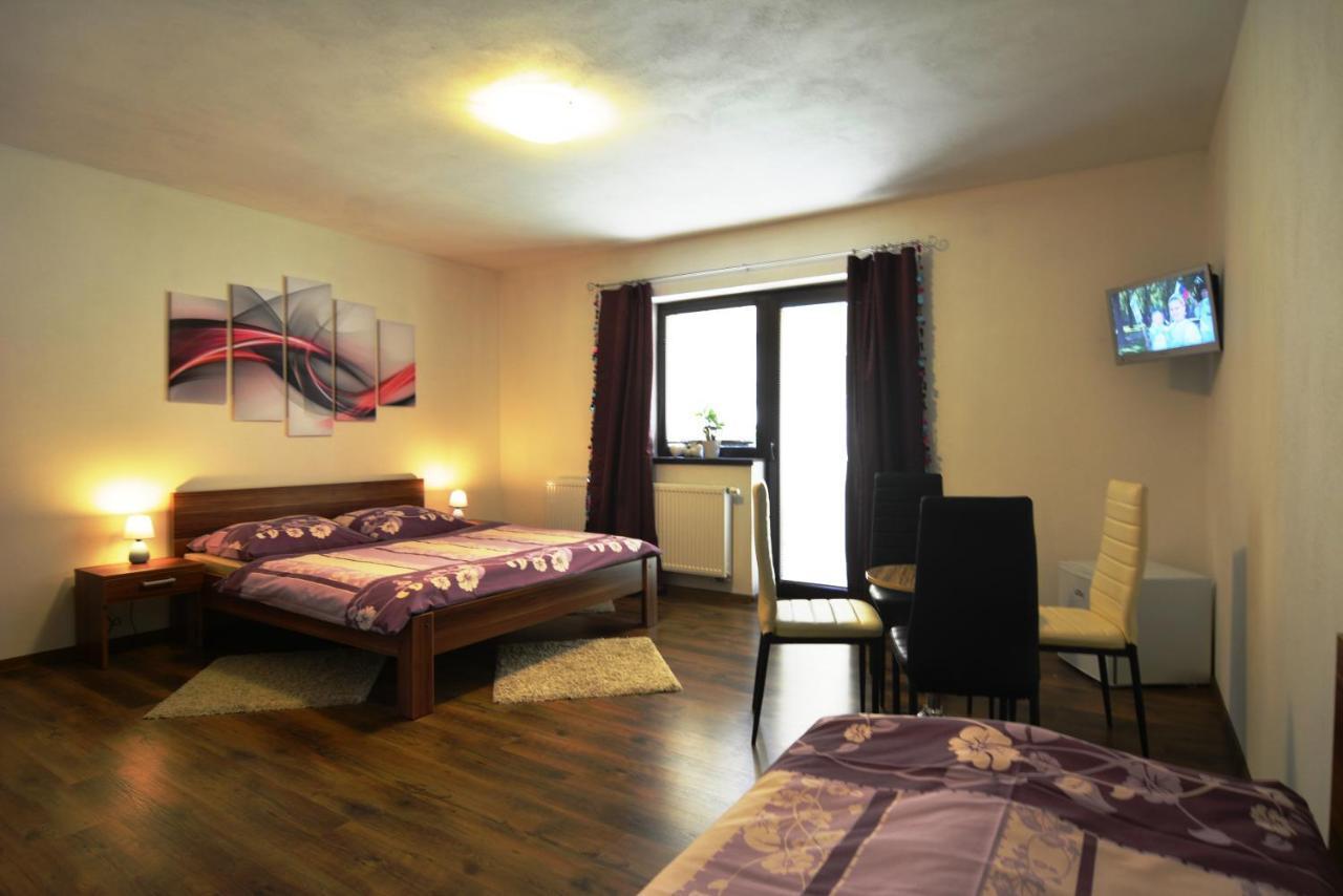 Villa Gold Nova Lesna Room photo